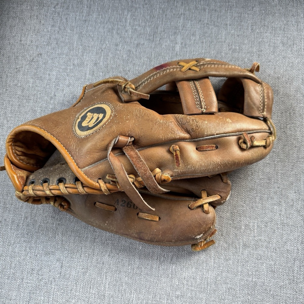 Wilson A2600 Fieldmaster Leather Baseball Glove Right Hand Throw 11"